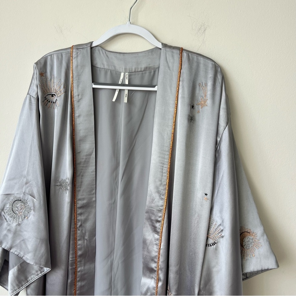 By Anthropologie Celestial Embroidered Robe Silver - Picture 5 of 11